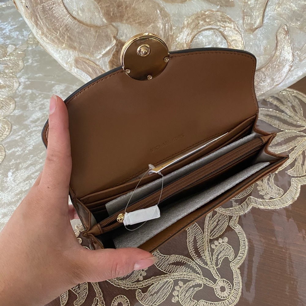 Michael Kors Fulton wallet - Picture 3 of 16